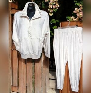 🆕️ Yogalicious Ivory Double Butter Snap Buttery Soft 2 Pc Hannah Jogger Set